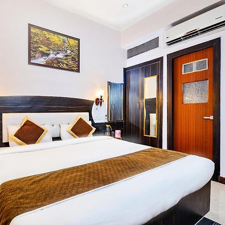 Merit Hotel Agra  Εξωτερικό φωτογραφία