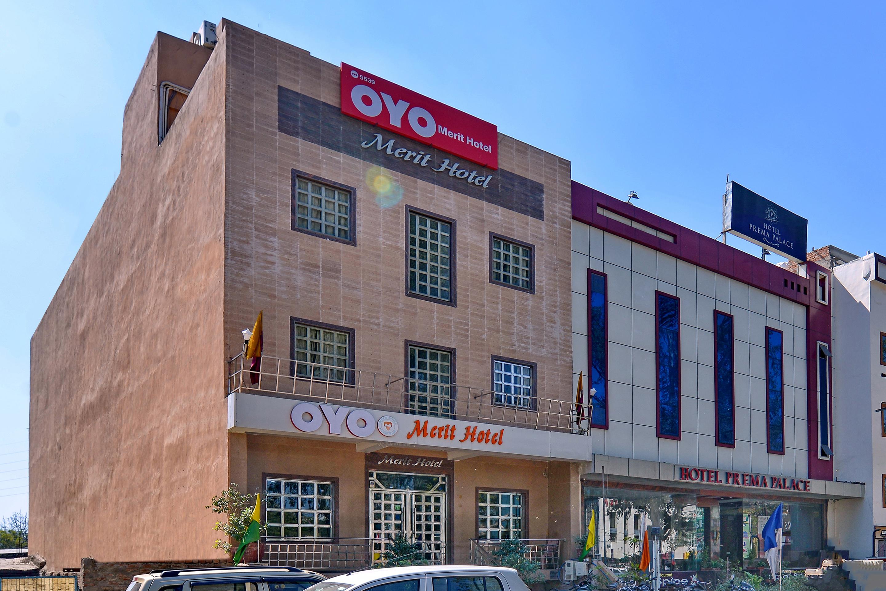 Merit Hotel Agra  Εξωτερικό φωτογραφία
