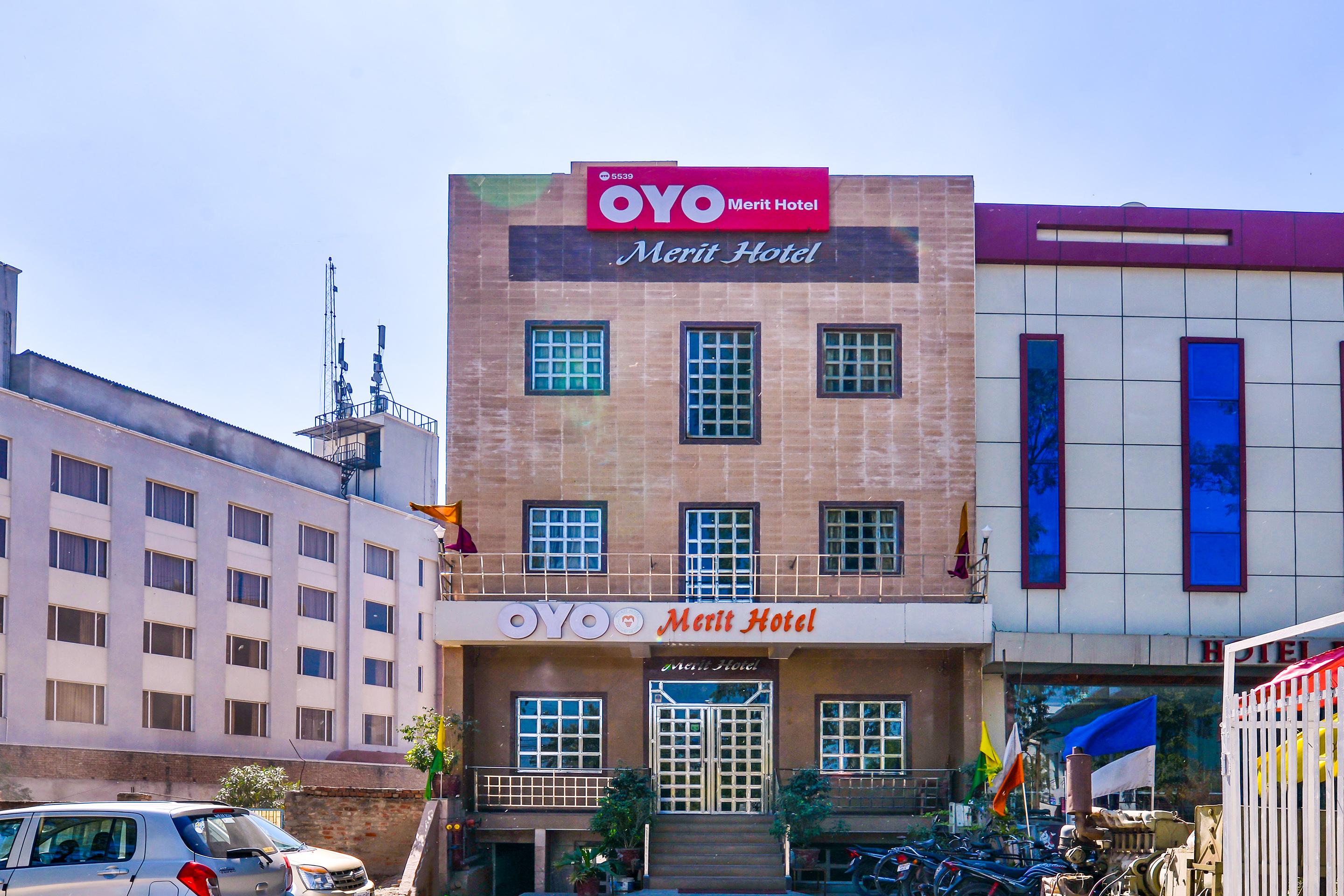 Merit Hotel Agra  Εξωτερικό φωτογραφία