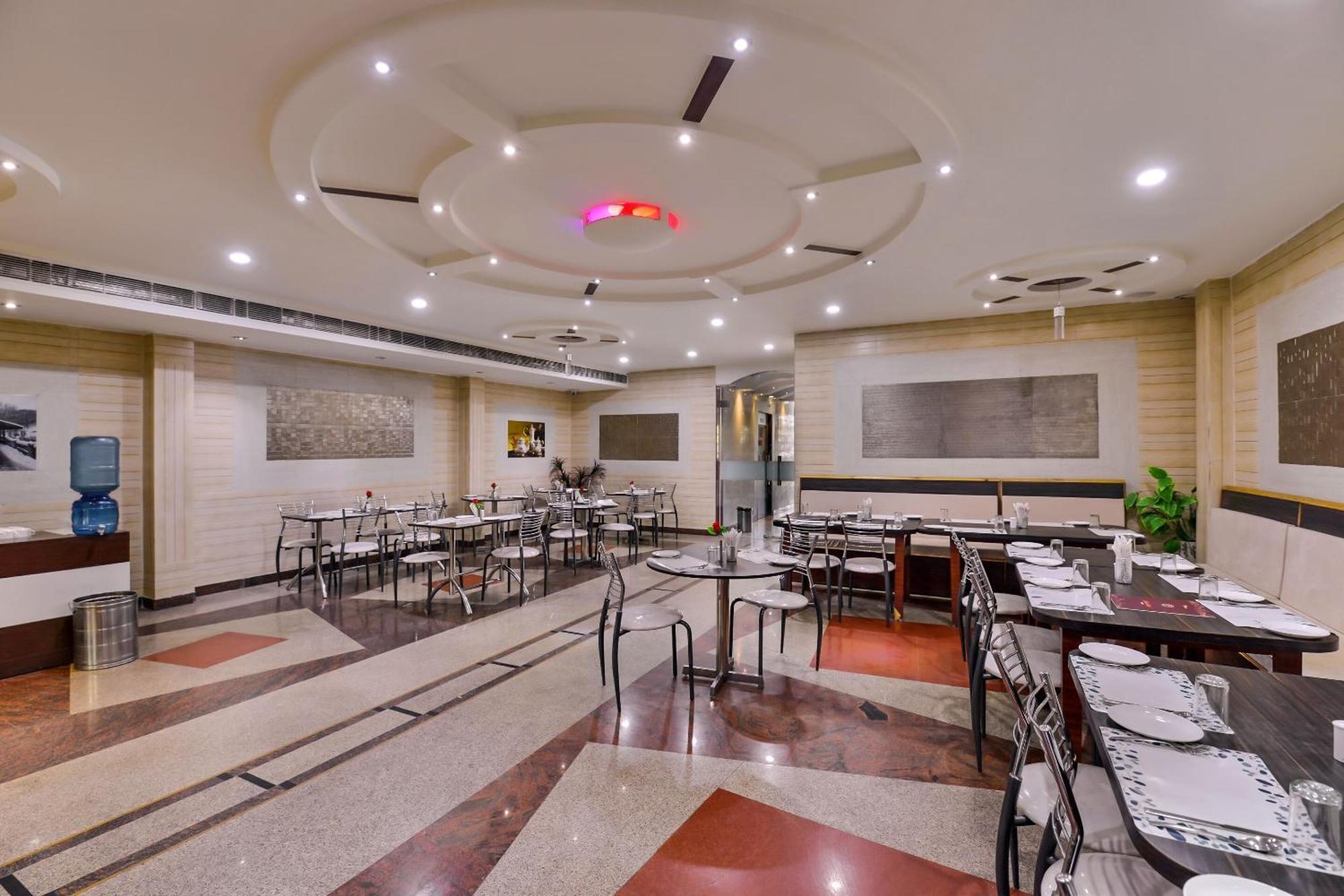 Merit Hotel Agra  Εξωτερικό φωτογραφία