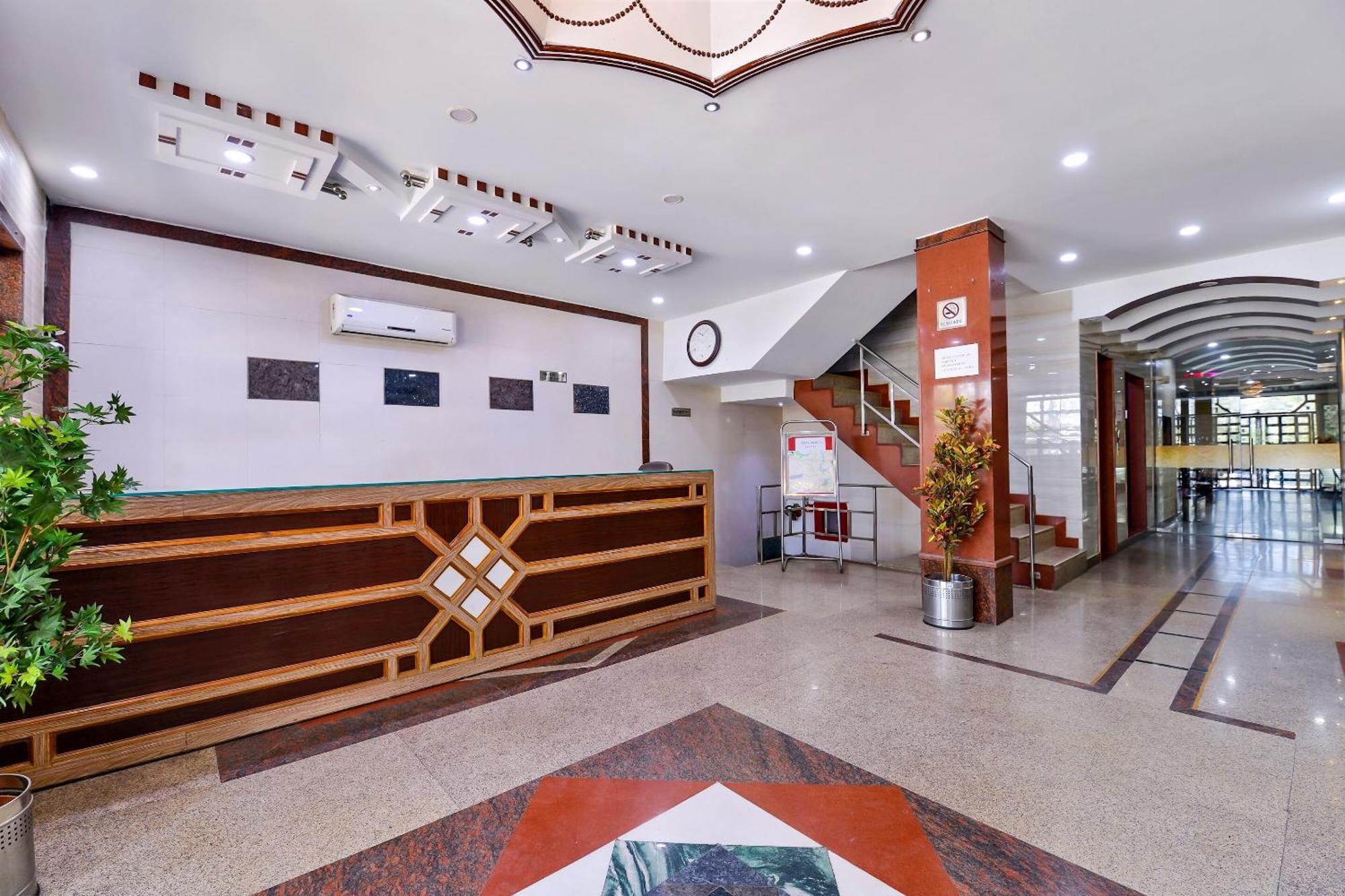 Merit Hotel Agra  Εξωτερικό φωτογραφία