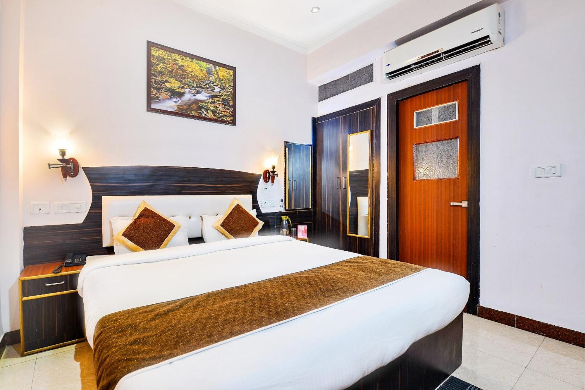 Merit Hotel Agra  Εξωτερικό φωτογραφία